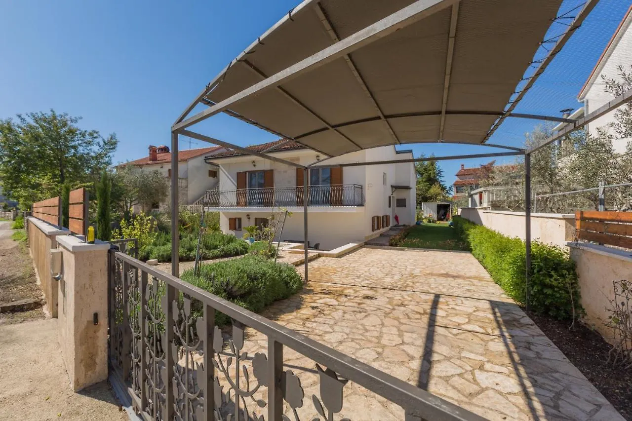 Apartment Amor Pula 0*,