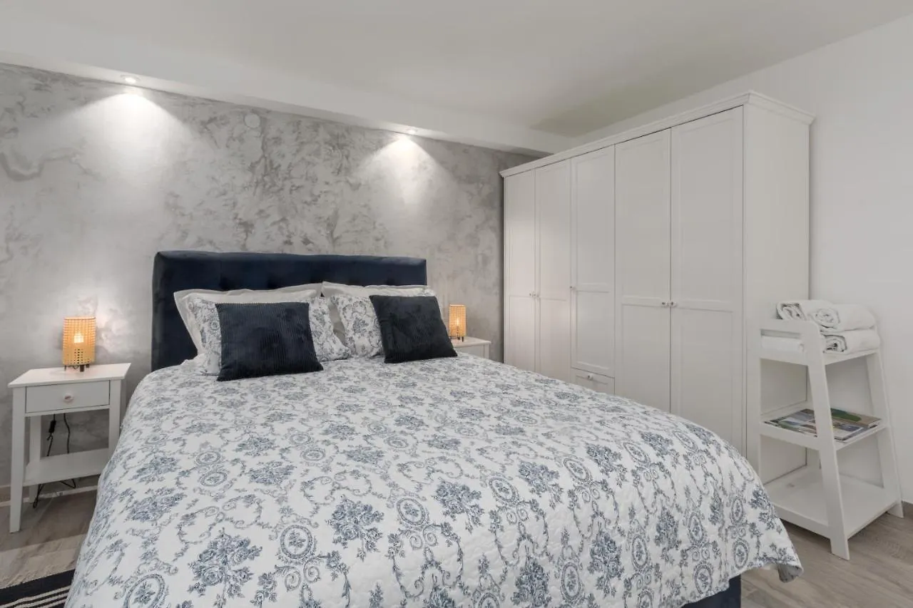 Apartment Amor Pula 0*,  Croatia
