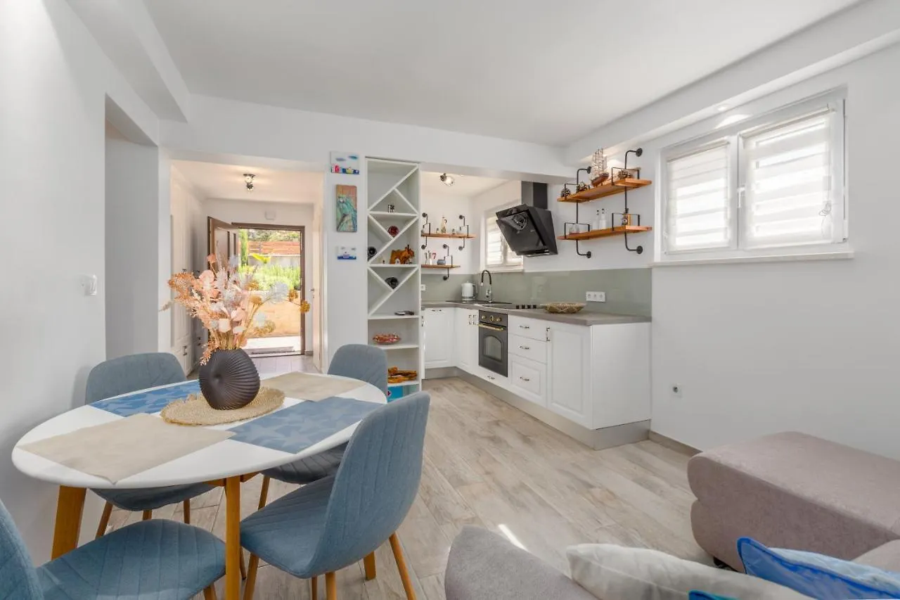Apartment Amor location